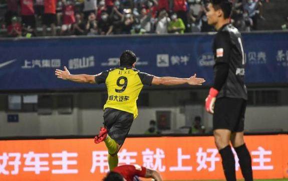 u8国际-还有谁?120球!艾克森超李金羽成顶级联赛射手王