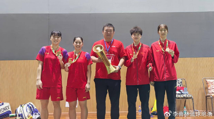 u8官网-夺3冠1亚！中国女羽17岁新星崛起22胜1负：看齐陈清晨贾一凡？|女双|谭可萱|混双|世青赛|女双冠军_新浪体育_新浪新闻